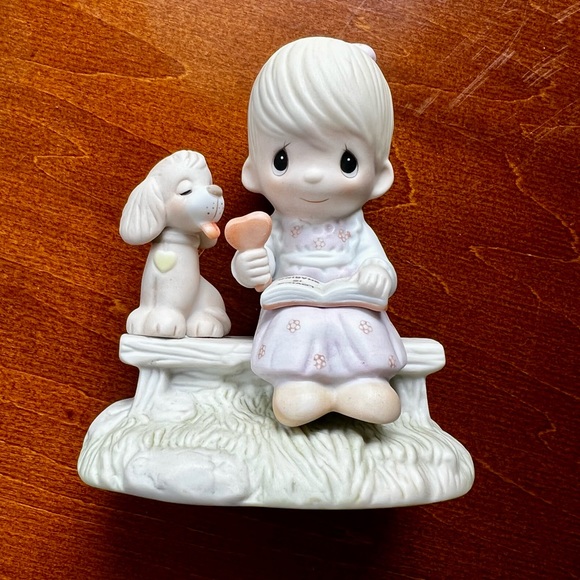 Precious Moments Loving is Sharing figurine - Picture 4 of 6